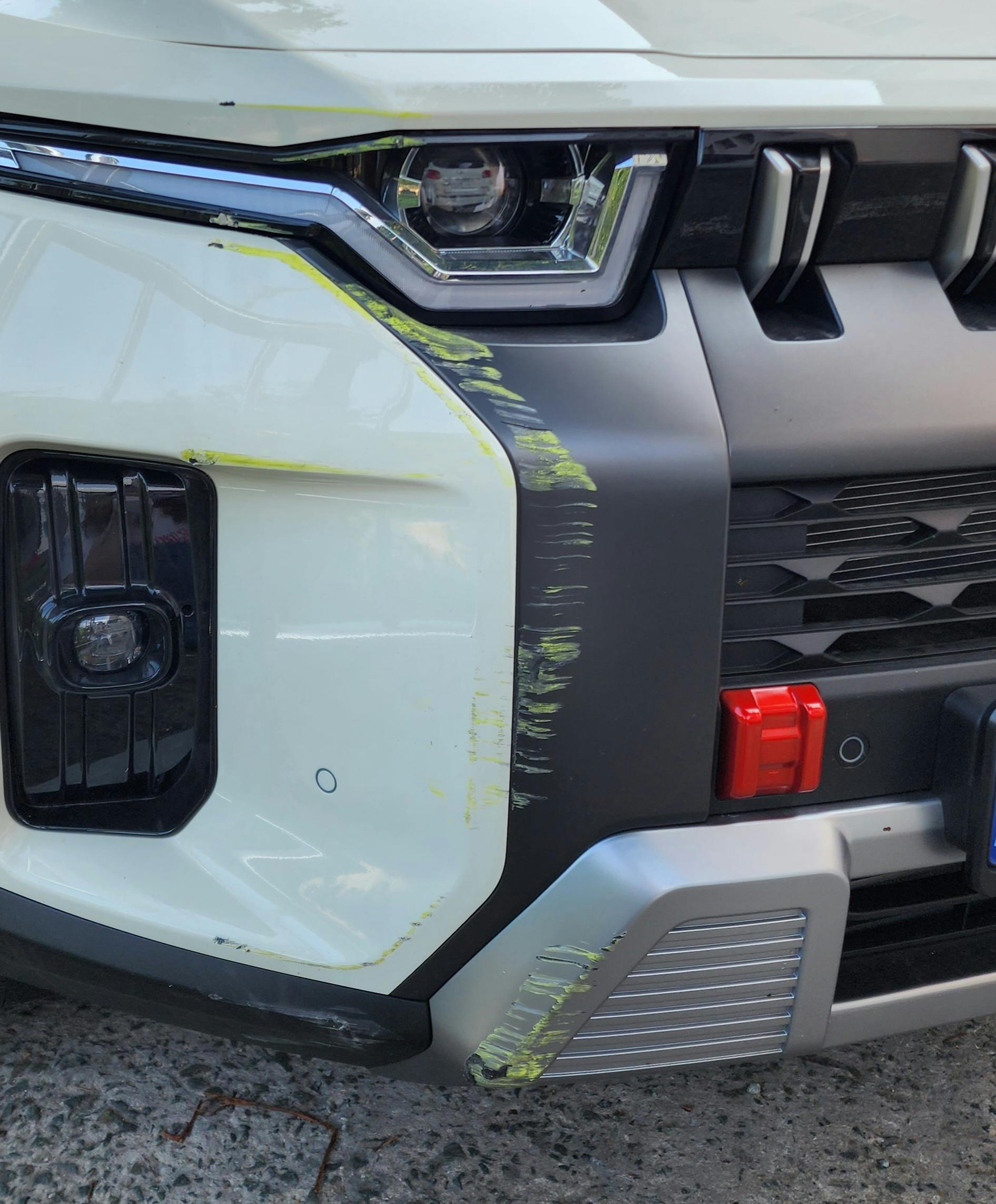 쌍용 토레스 1.5 터보 가솔린 2WD 소유 차주가 올린 범퍼 판금 관련 이미지_0
