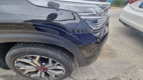기아 셀토스 1.6 가솔린 터보 4WD 프레스티지 소유 차주가 올린 가니쉬 도색 범퍼 찌그러짐 휠 판금 휀다 판금도색 관련 이미지_0